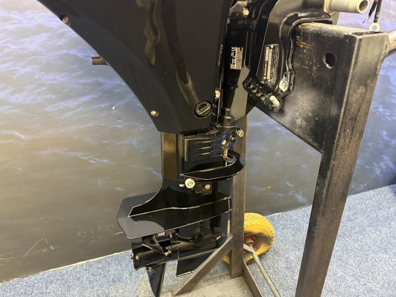 “ Suzuki 20 pk | Kortstaart | Nieuwstaat | Eerste eigenaar “ F20ARS Kortstaart Elektrische start Afstandsbediening