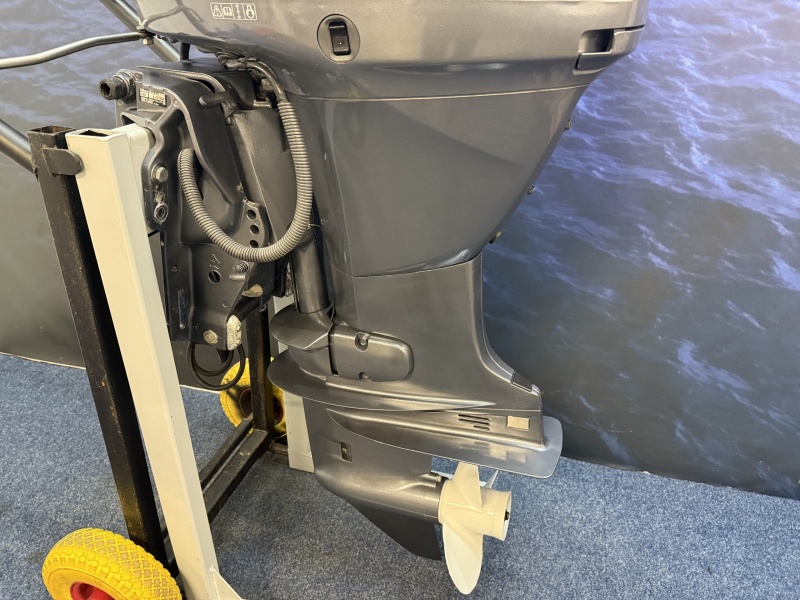 “ Yamaha 60 pk buitenboordmotor | Nieuwstaat | 360 uur “ Langstaart | Elektrische start | Powertrim