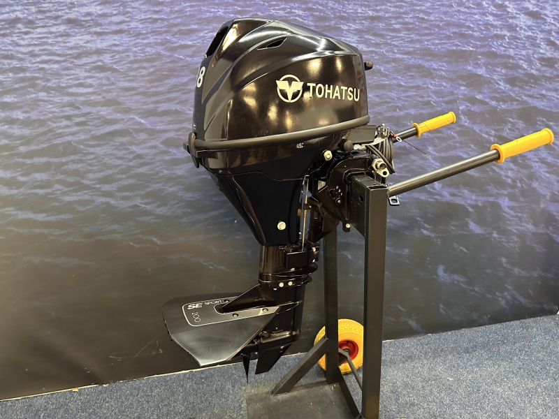 “ Tohatsu 9.8 | Kortstaart Afstand Bediening Nieuwstaat “ Zo goed als nieuwe gebruikte motor  Kortstaart, elektrische start, afstandsbediening