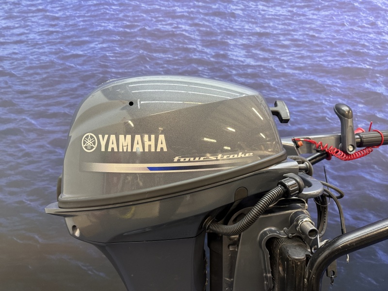 Yamaha 9.9 pk buitenboordmotor | E-start | 1e eigenaar! F9.9JMHS | Kortstaart | Elektrische start | Knuppel