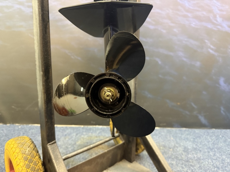 “ Suzuki 20 pk | Kortstaart | Nieuwstaat | Eerste eigenaar “ F20ARS Kortstaart Elektrische start Afstandsbediening