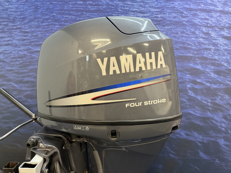 “ Yamaha 60 pk buitenboordmotor | Nieuwstaat | 360 uur “ Langstaart | Elektrische start | Powertrim