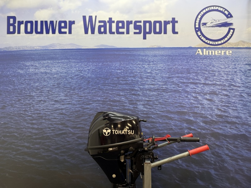 Tohatsu 6 / 8pk | Buitenboordmotor | Kortstaart | Nieuwstaat 2 cilinders kortstaart