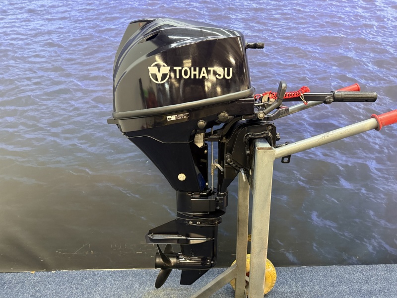 Tohatsu 6 / 8pk | Buitenboordmotor | Kortstaart | Nieuwstaat 2 cilinders kortstaart