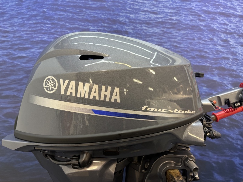 Yamaha 25 pk | Nieuwstaat! | 1e eigenaar F25 GMHS gelijkwaardig aan een nieuwe motor! Kortstaart Injectie en trolling functie als nieuw