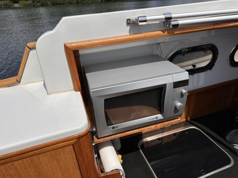 “ Menken Newport Bass 900 | Mercruiser 270 Pk| 140 UUR “ Newport Bass 900