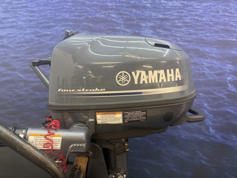 “ Yamaha 5 pk buitenboordmotor | Nieuwstaat “ F5CMHL Langstaart zo goed als nieuwe gebruikte motor