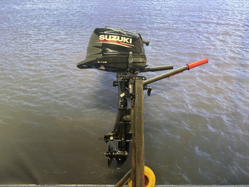 “Suzuki 6 pk buitenboordmotor | Nieuwstaat Suzuki 6 pk buitenboordmotor