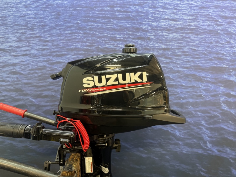 “Suzuki 6 pk buitenboordmotor | Nieuwstaat Suzuki 6 pk buitenboordmotor