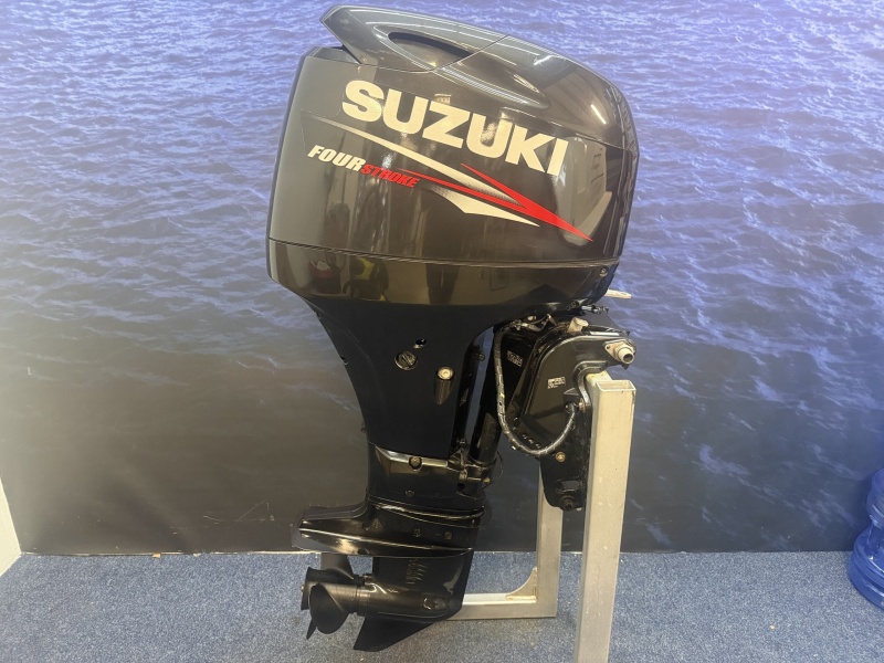 “ Suzuki 60 pk | Zo goed als Nieuw | PowerTrim • Langstaart elektrische start powertrim