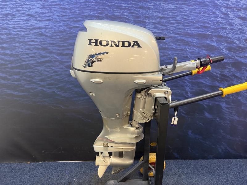 “Honda 20 pk | Kortstaart | Knuppel bediend “ BF20 SHU kortstaart gebruikte nette staat