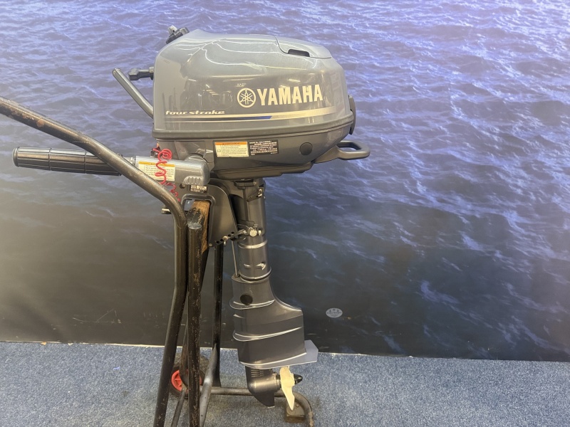 “ Yamaha 5 pk buitenboordmotor | Nieuwstaat “ F5CMHL Langstaart zo goed als nieuwe gebruikte motor