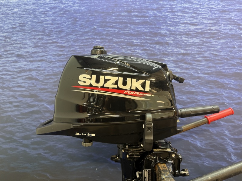 “Suzuki 5 pk buitenboordmotor | Nieuwstaat Suzuki 5 pk buitenboordmotor