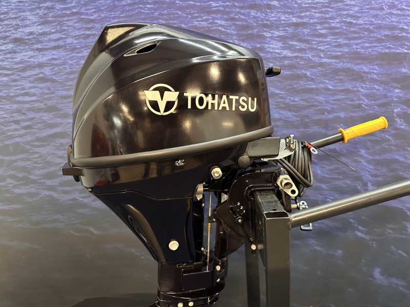 “ Tohatsu 9.8 | Kortstaart Afstand Bediening Nieuwstaat “ Zo goed als nieuwe gebruikte motor  Kortstaart, elektrische start, afstandsbediening