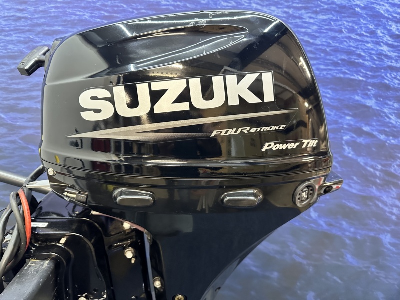 “ Suzuki 20 pk | Powertrim | 1e eigenaar “ DF20 Langstaart powertrim!!