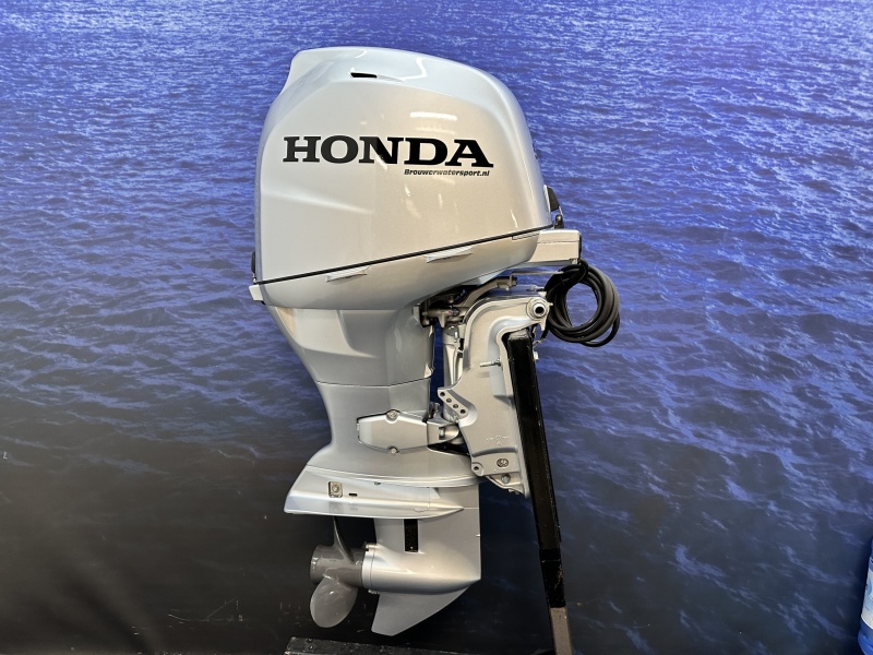 “Honda 50 pk buitenboordmotor | Kortstaart | Powertrim “ BF50 SRTU jong gebruik dus zo goed als nieuwe motor.