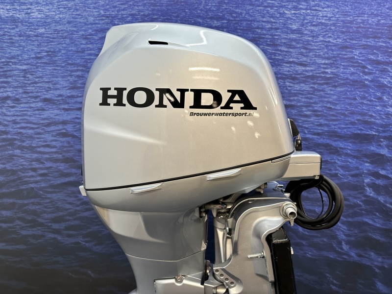 “Honda 50 pk buitenboordmotor | Kortstaart | Powertrim “ BF50 SRTU jong gebruik dus zo goed als nieuwe motor.