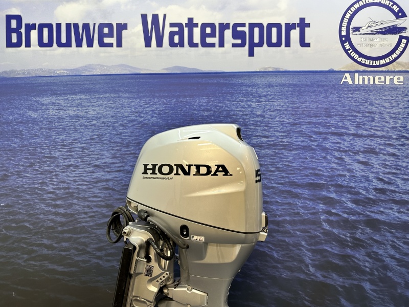 “Honda 50 pk buitenboordmotor | Kortstaart | Powertrim “ BF50 SRTU jong gebruik dus zo goed als nieuwe motor.