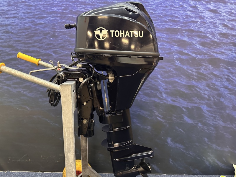 Tohatsu 9.8 pk Uniek met Trim in NIEUW STAAT Langstaart afstandsbediening 4 takt 2 cilinder
