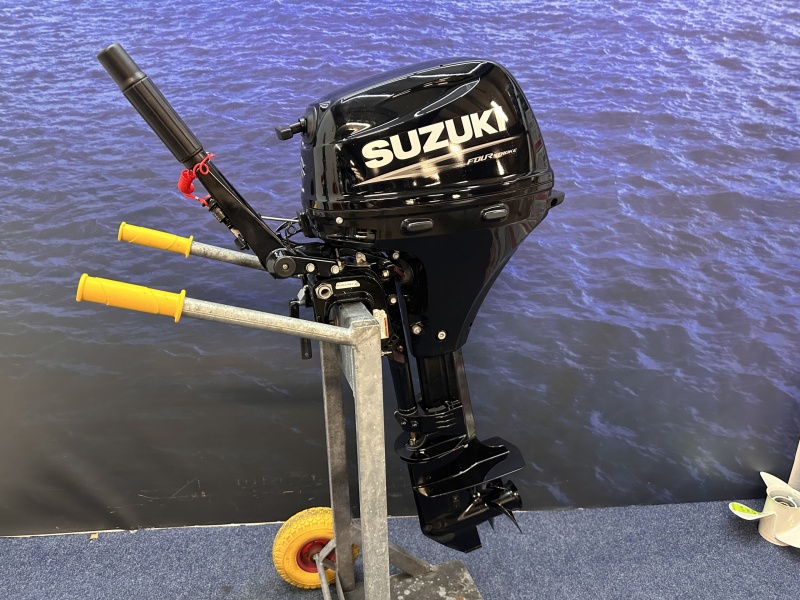 “Suzuki 15 pk | Nieuwstaat| Langstaart | 26 uren slechts “ Langstaart zo goed als nieuw