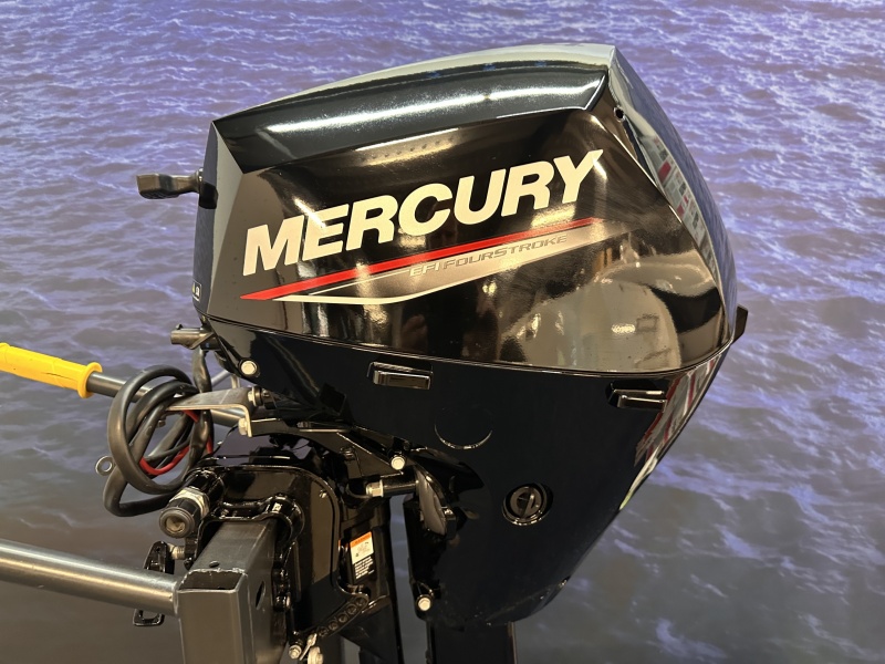 Mercury 20 pk buitenboordmotor wegens overlijden klant F20 EL Compleet in nieuw staat nauwelijks gebruikt.