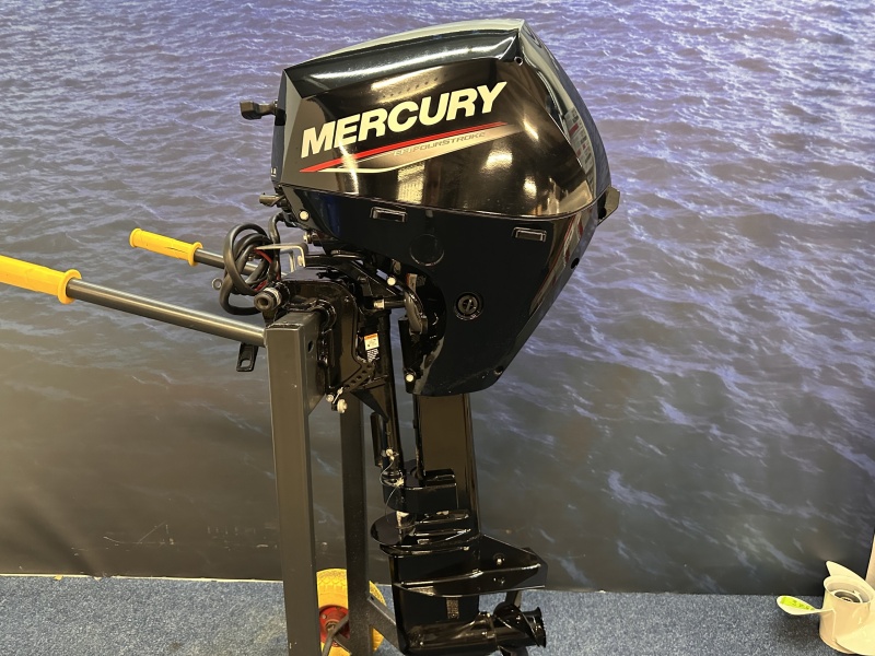 Mercury 20 pk buitenboordmotor wegens overlijden klant F20 EL Compleet in nieuw staat nauwelijks gebruikt.