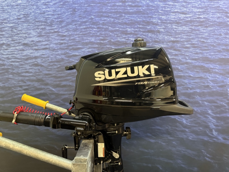 “Suzuki 6 pk buitenboordmotor | Nieuwstaat Kortstaart zo goed als nieuwe gebruikte motor