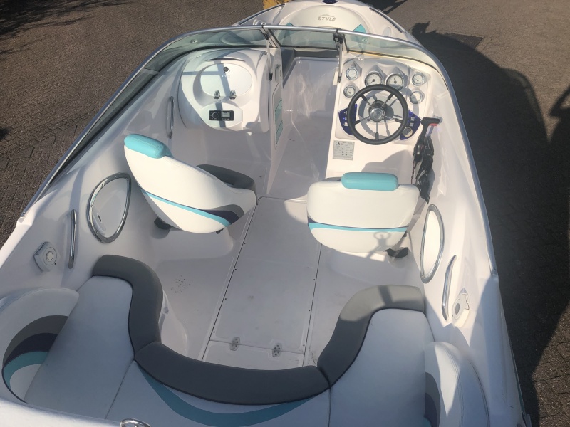 Style 190 Bowrider