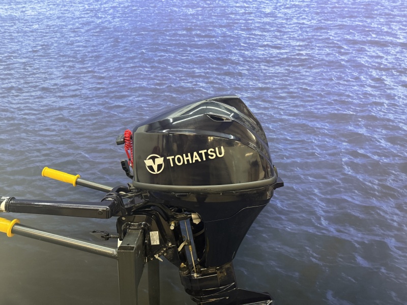 Tohatsu 9.8 buitenboordmotor Kort staart 4 takt 2 cilinder!!