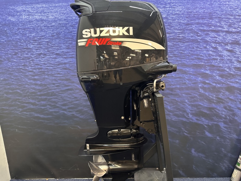 “ Suzuki 140pk Buitenboordmotor | Nieuwstaat |180 Uur” DF140 Jong gebruikte motor zo goed als nieuw