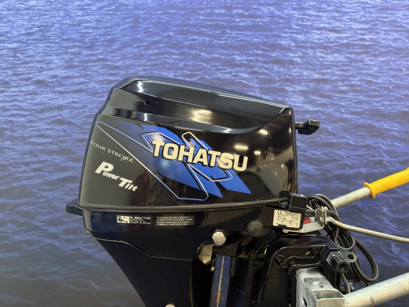 Tohatsu 9.8 pk Uniek met Trim Uitzonderlijk mooie staat Langstaart afstandsbediening 4 takt 2 cilinder