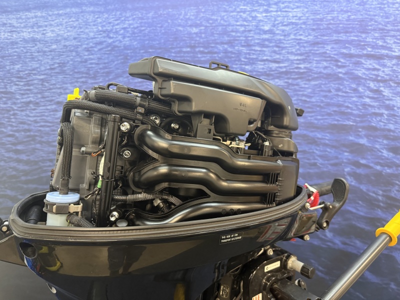 “Suzuki 25 pk | COMPLEET IN NIEUWSTAAT | Eerste eigenaar!! Suzuki 25 pk buitenboordmotor