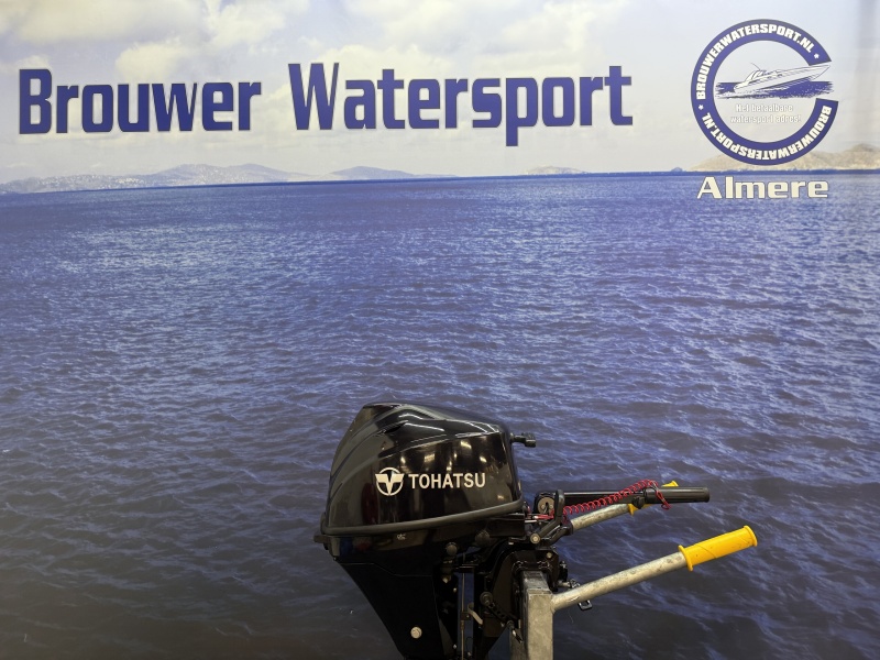 Tohatsu 9.8 buitenboordmotor Kort staart 4 takt 2 cilinder!!