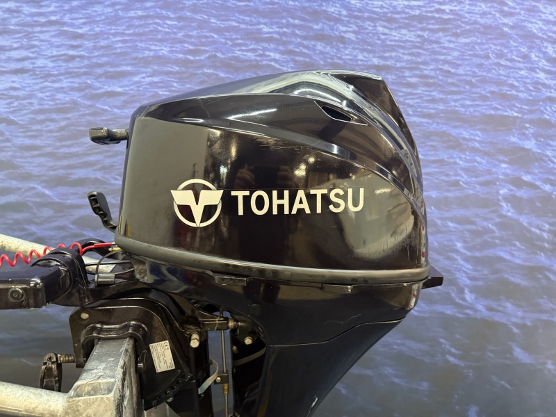 Tohatsu 9.8 buitenboordmotor Kort staart 4 takt 2 cilinder!!