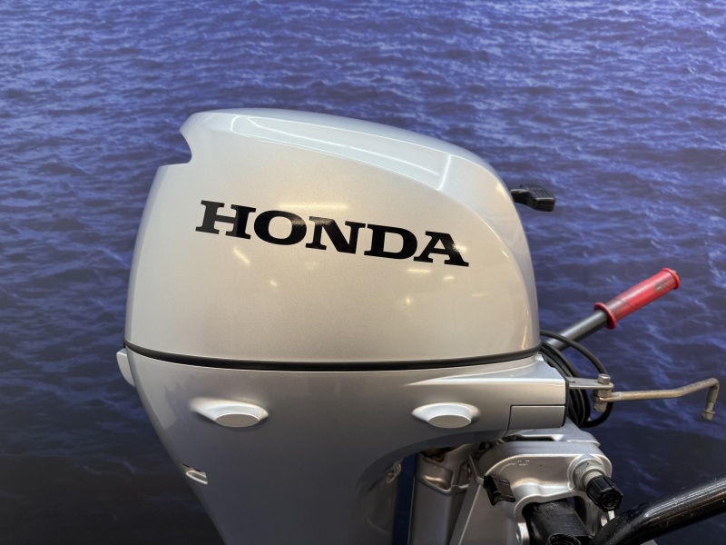 Honda 8 pk | Absolute nieuwstaat | 2024 | 10 pk carburateur Honda 8 pk buitenboordmotor | Langstaart | Elektrische start | Afstandsbediend