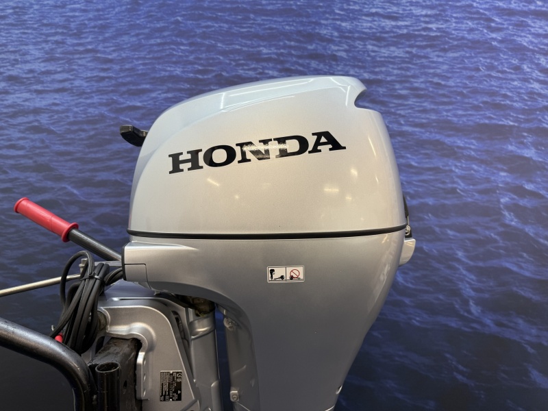 Honda 8 pk | Absolute nieuwstaat | 2024 | 10 pk carburateur Honda 8 pk buitenboordmotor | Langstaart | Elektrische start | Afstandsbediend