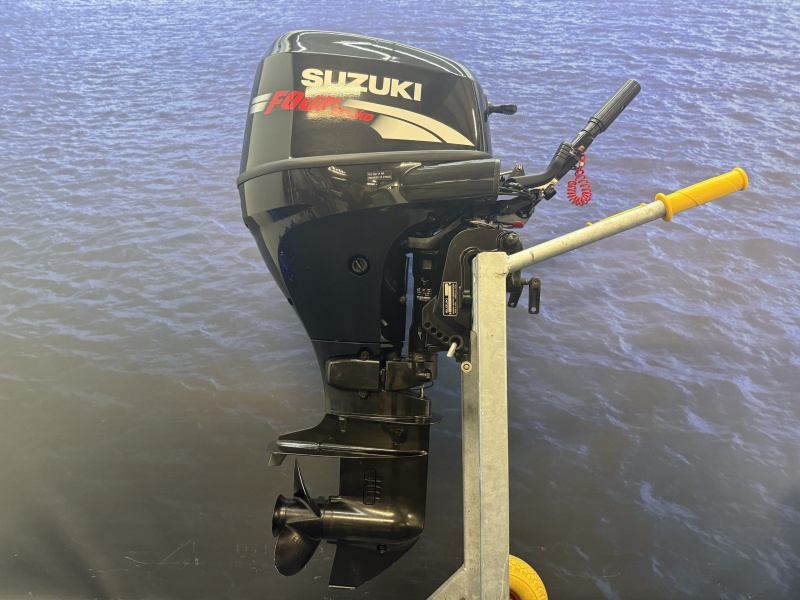 “ Suzuki 25 pk | Compleet in nieuwstaat! | Kortstaart “ Kortstaart | Knuppel besturing