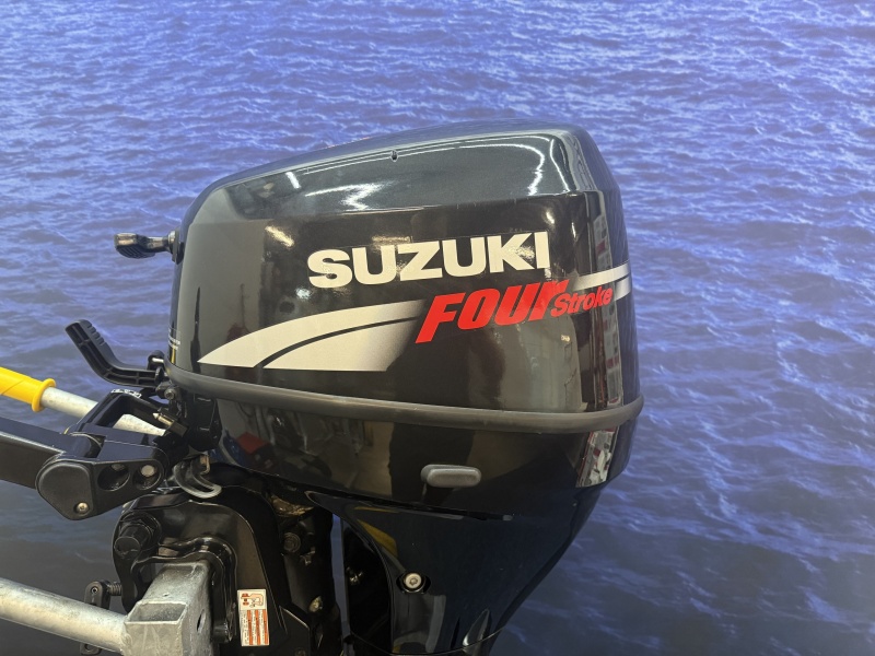 “ Suzuki 25 pk | Compleet in nieuwstaat! | Kortstaart “ Kortstaart | Knuppel besturing