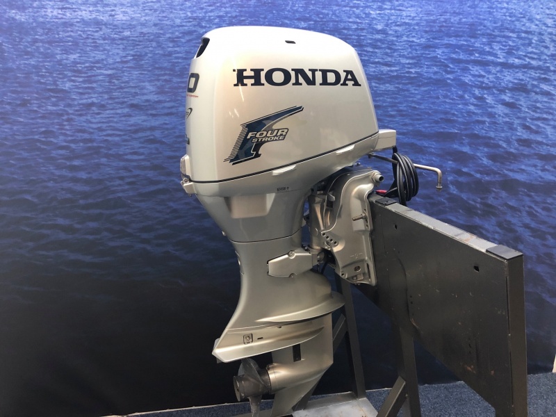 “ Honda 40 pk buitenboordmotor | Top staat | Powertrim “ Langstaart elektrische start gebruikt in zeer goede staan