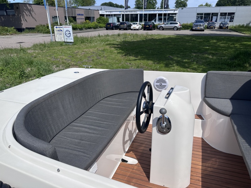 Lago Amore 570 Prachtige sloep 15 pk Suzuki