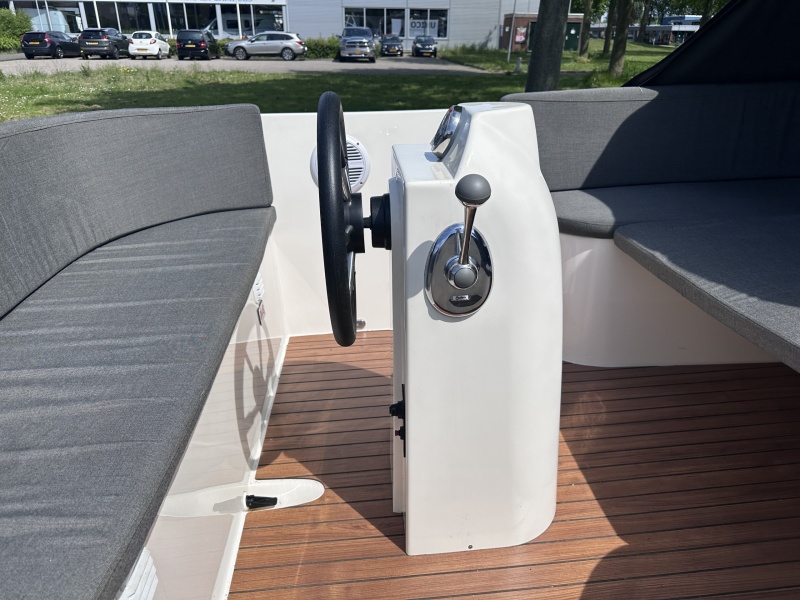 Lago Amore 570 Prachtige sloep 15 pk Suzuki