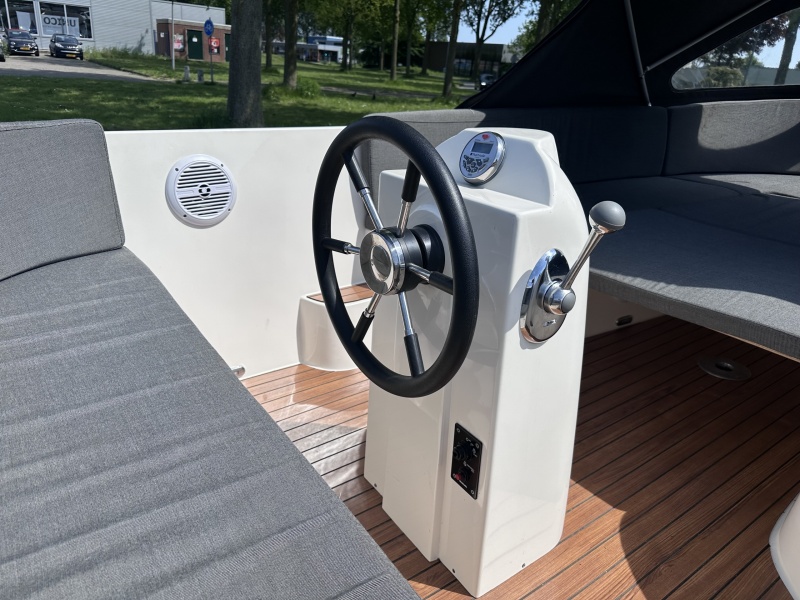 Lago Amore 570 Prachtige sloep 15 pk Suzuki