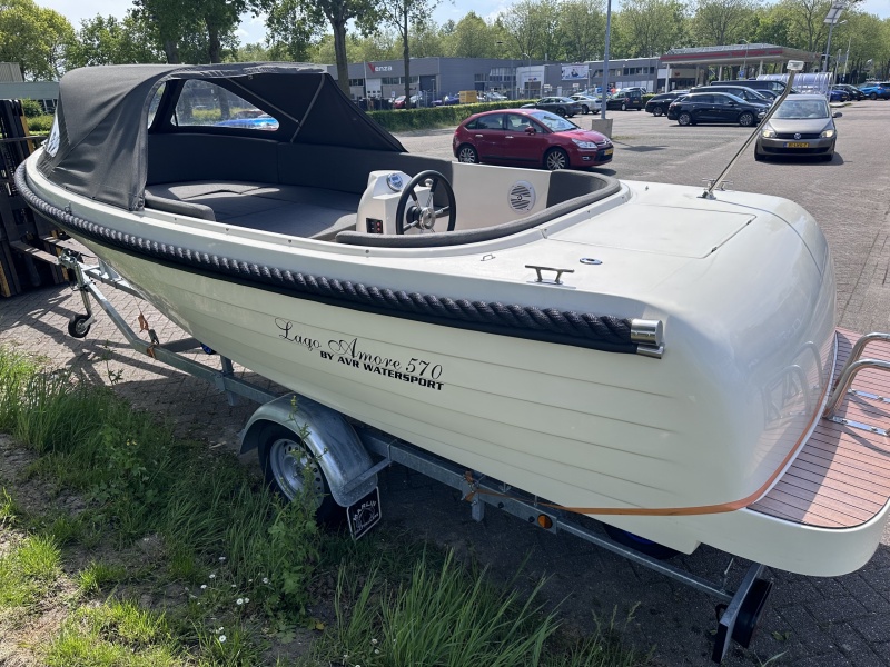 Lago Amore 570 Prachtige sloep 15 pk Suzuki