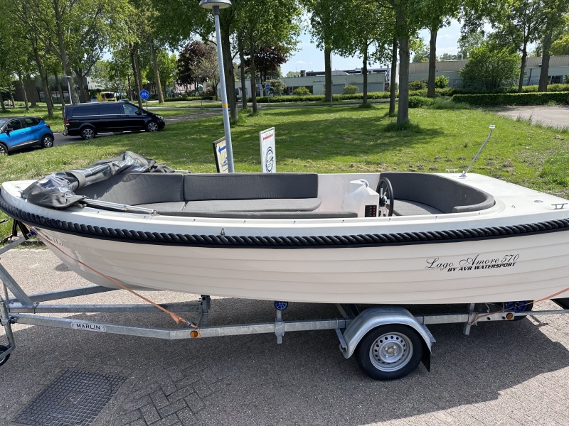 Lago Amore 570 Prachtige sloep 15 pk Suzuki