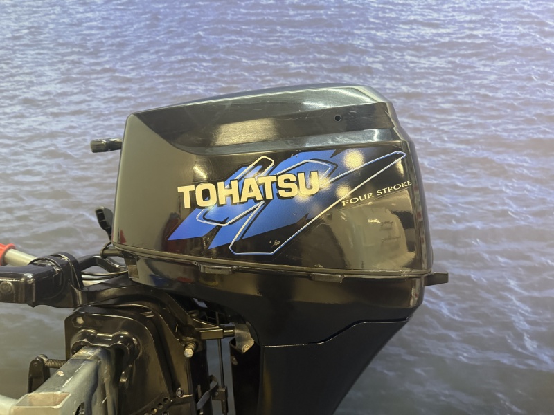 Tohatsu 9.8 buitenboordmotor | Top staat | Langstaart | Knuppel bediend | 4 takt | 2 cilinder
