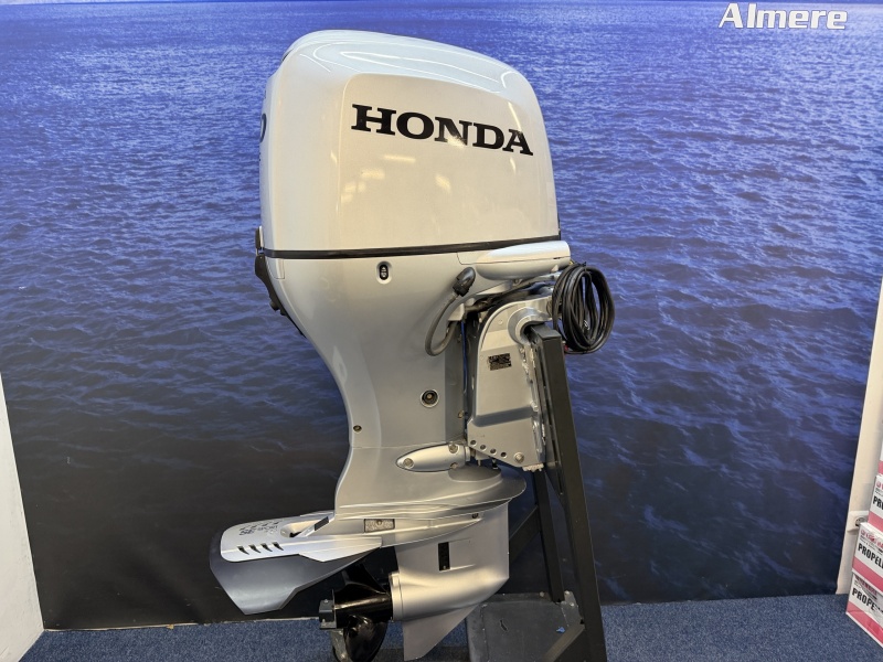 “Honda 100 pk buitenboordmotor | Nieuwstaat  “ “ Honda BF100 LRTU zo goed als nieuwe gebruikte buitenboordmotor
