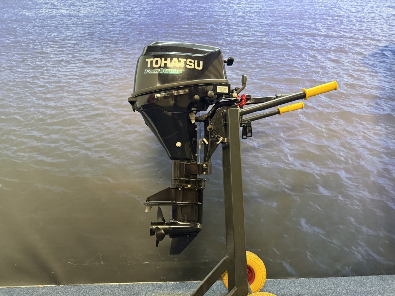 Tohatsu 9.8 buitenboordmotor | Top staat | Langstaart | Knuppel bediend | 4 takt | 2 cilinder