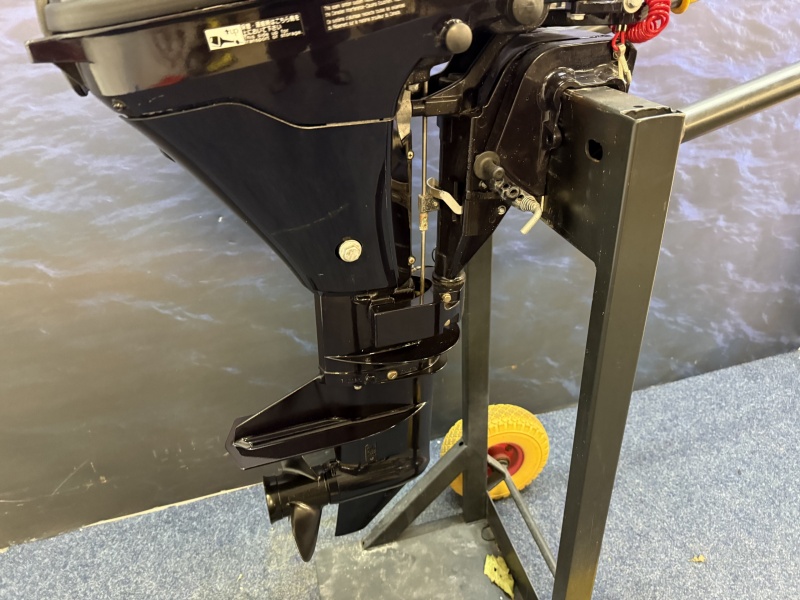 Tohatsu 9.8 buitenboordmotor | Top staat | Langstaart | Knuppel bediend | 4 takt | 2 cilinder