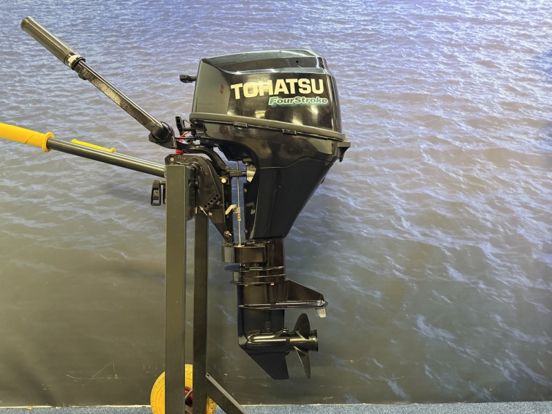 Tohatsu 9.8 buitenboordmotor | Top staat | Langstaart | Knuppel bediend | 4 takt | 2 cilinder