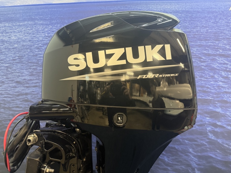 “ Suzuki 60 pk buitenboordmotor| Absolute nieuwstaat! “ Kortstaart | Elektrische start | Powertrim